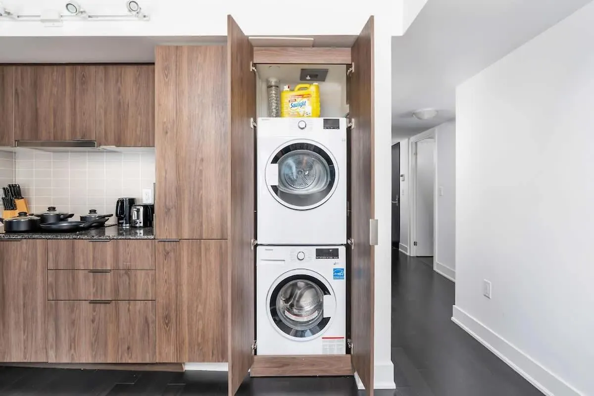 1 Bedroom With Balcony On Bay St Toronto Apartment