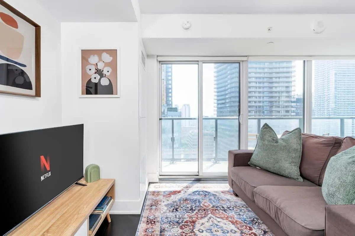 1 Bedroom With Balcony On Bay St Toronto